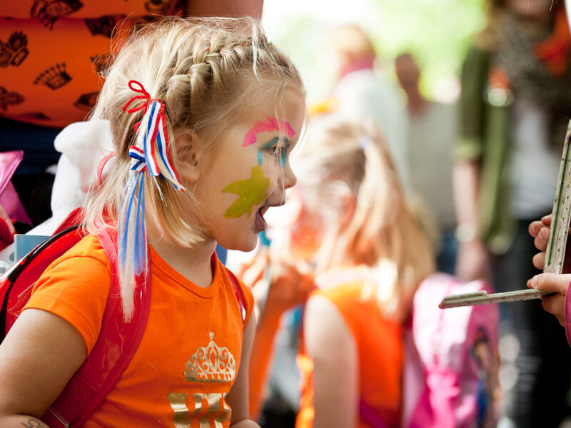 9x tips om je kind eigen geld te laten verdienen op Koningsdag